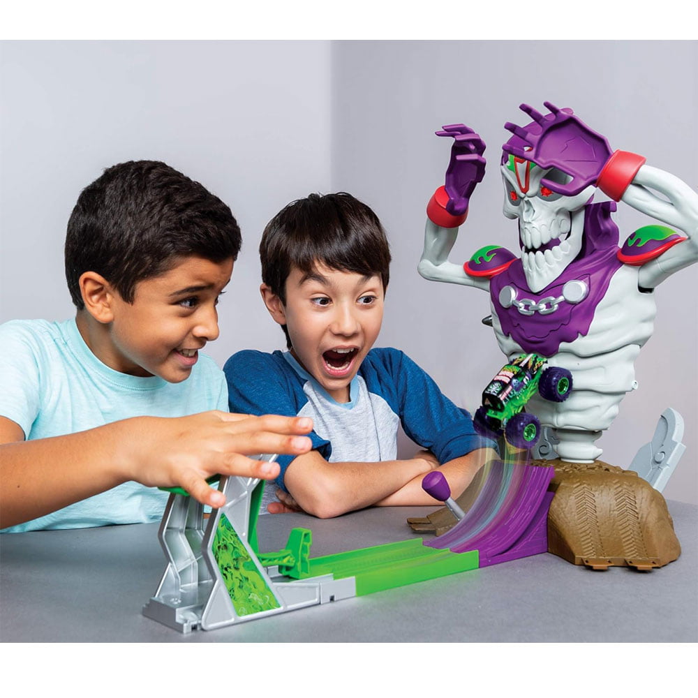 Monster Jam “Grim Take Down – Grave Digger” rotaļu auto trase, Spin Master 6046632