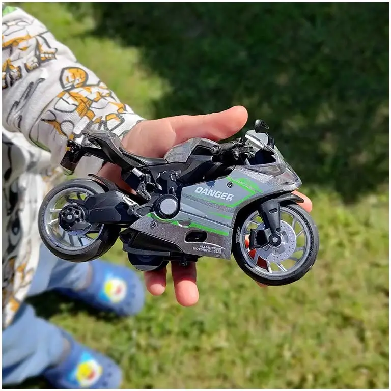 Inerces rotaļu motocikls ar skaņas un gaismas efektiem