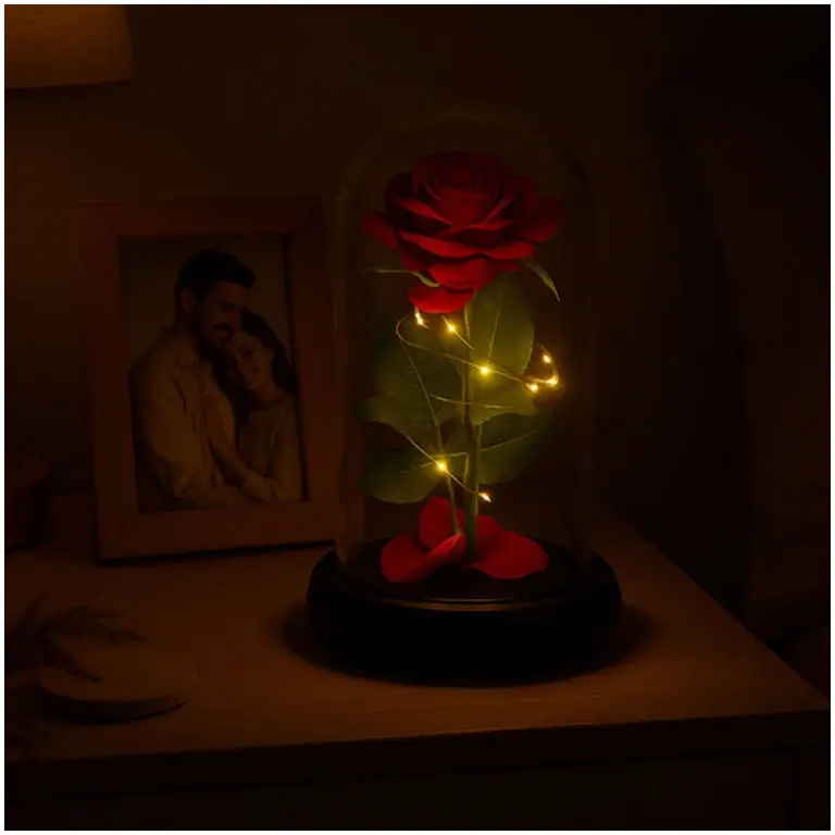 Mūžīgā roze glāzē ar LED apgaismojumu